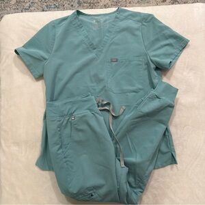 Figs Scrub Set in Seaglass Catarina Top Zamora Joggers Med P & Med F17 PO 3017